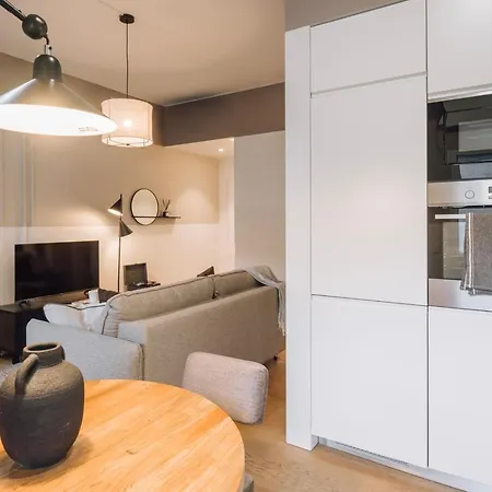 Belver - 1 Bedroom, Balcony And Parking In Arroios *