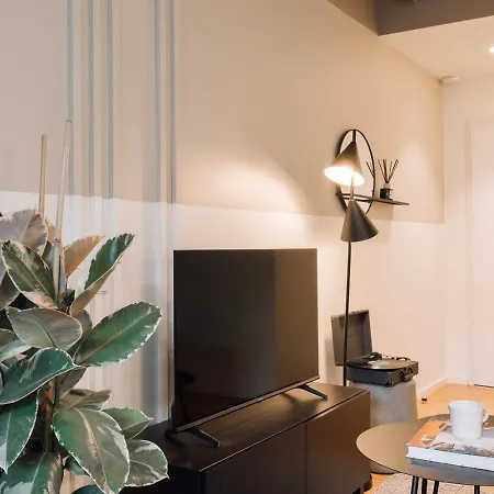 Belver - 1 Bedroom, Balcony And Parking In Arroios 公寓