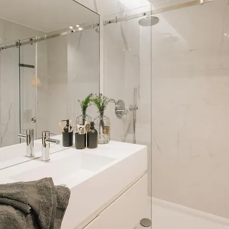 Belver - 1 Bedroom, Balcony And Parking In Arroios * Lisbon