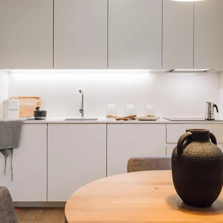Belver - 1 Bedroom, Balcony And Parking In Arroios Apartment *