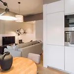 Belver - 1 Bedroom, Balcony And Parking In Arroios *
